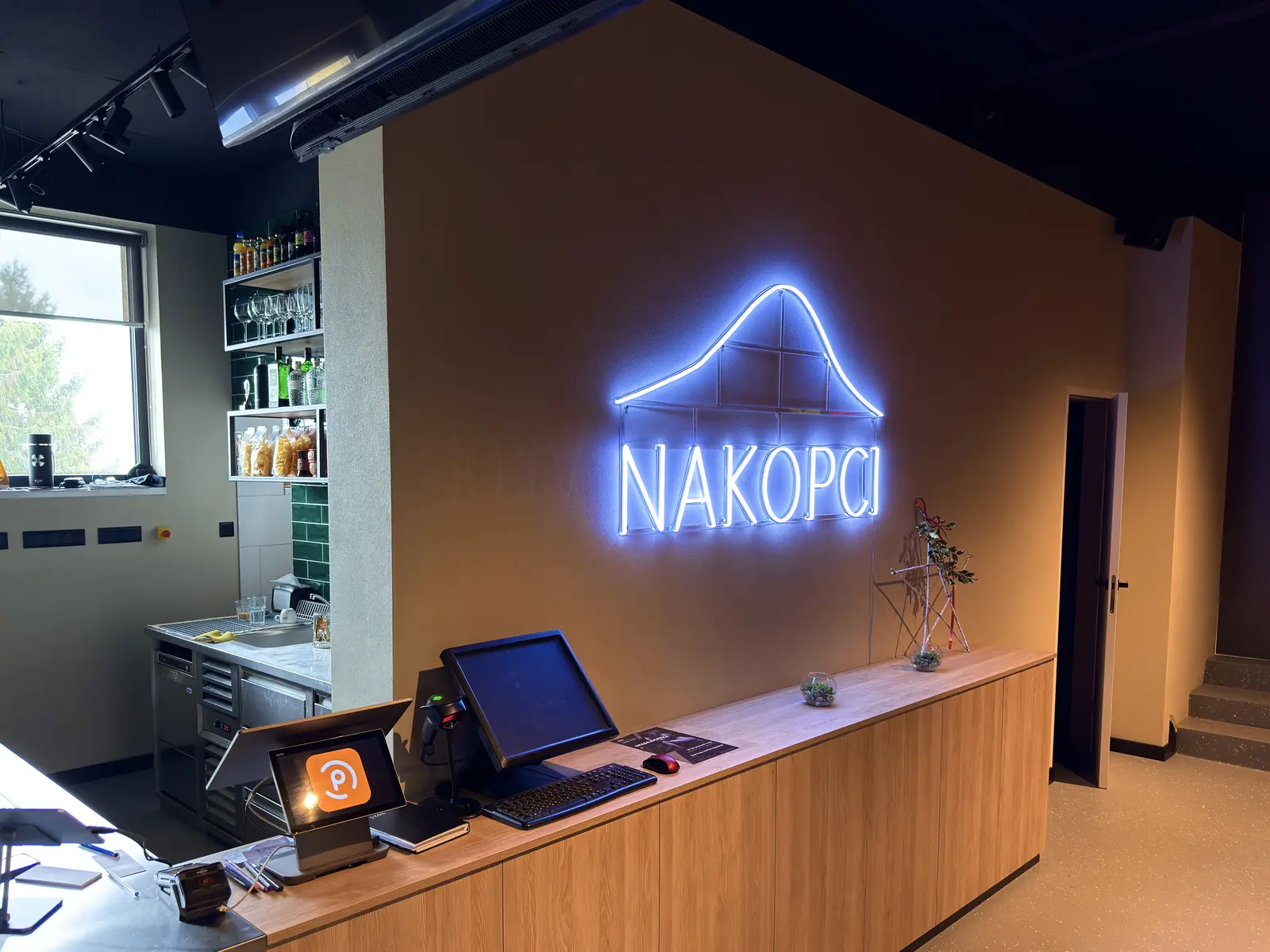 Neon Nakopci — realizace Neonworld