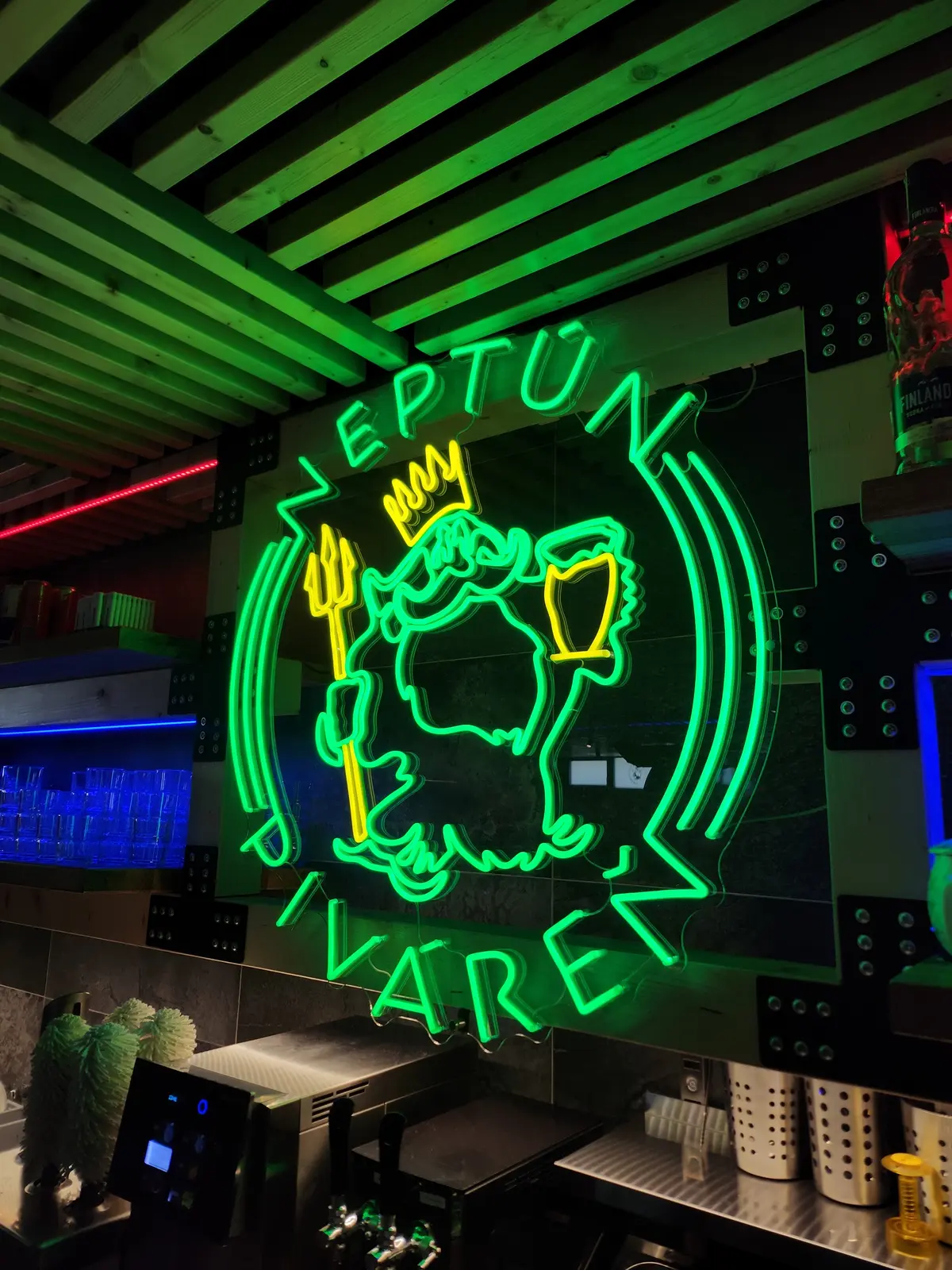 Neon Neptún Piváreň — realizace Neonworld