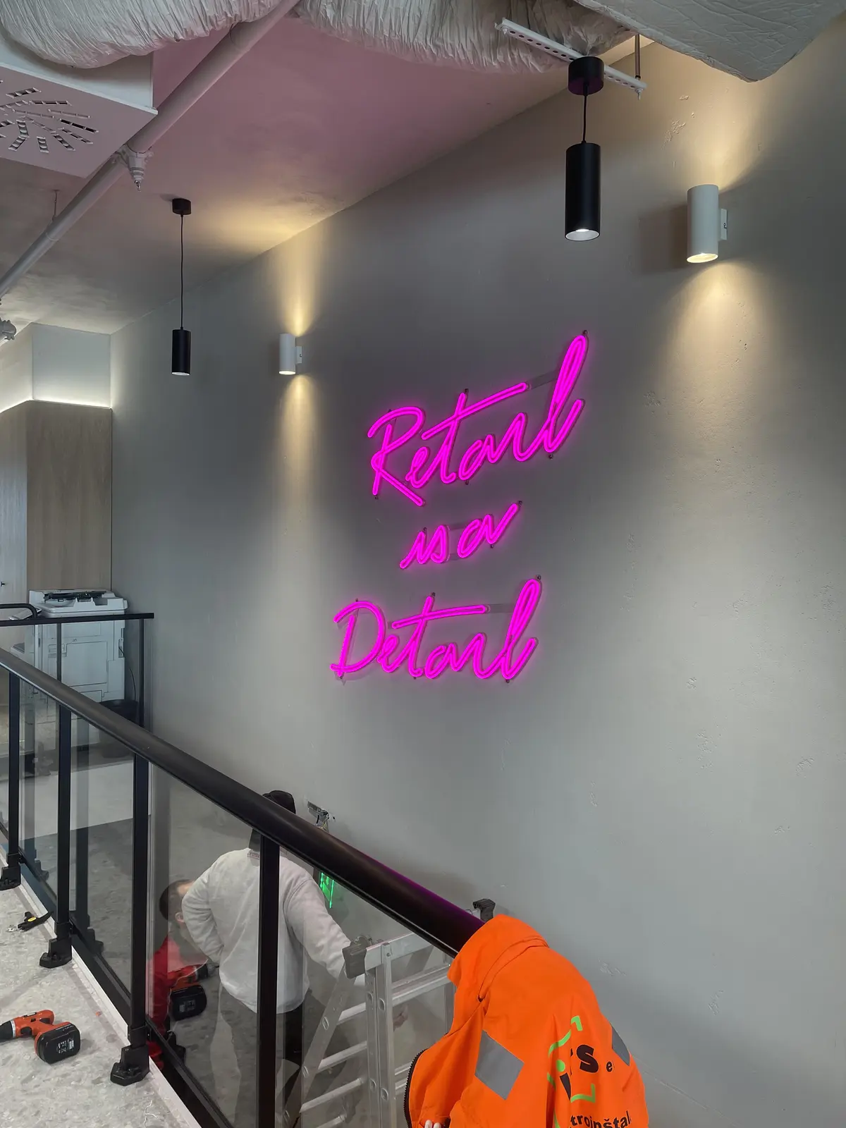 Neon Retail is a Detail — realizace Neonworld